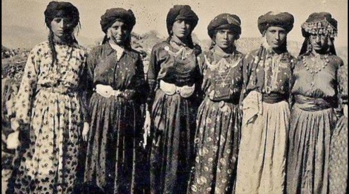 1900'lerde Hakkari'de bir grup Nasturi kadın (Kaynak: sosyal medya)