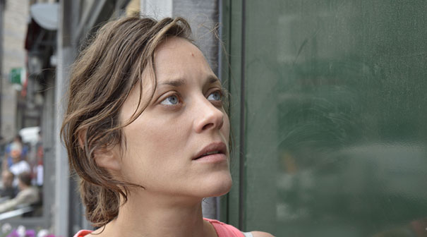 “Yaralı bir güvercin bir dala oturdu...umutla gülümsedi.”