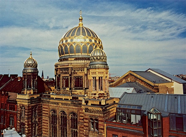 Berlin'deki 'Neue Synagoge' 