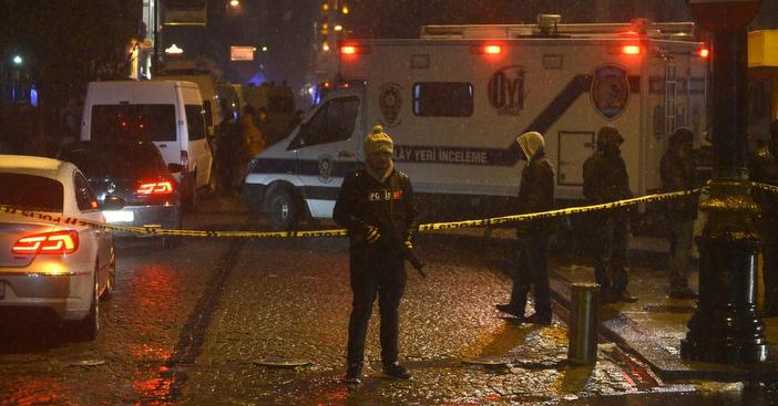 Sultanahmet'te canlı bomba: 1 polis hayatını kaybetti
