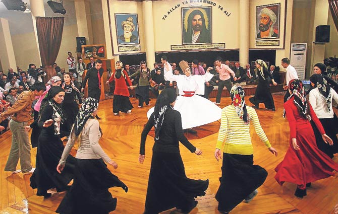 Karşıyaka ve Konak'ta cemevleri artık ibadethane