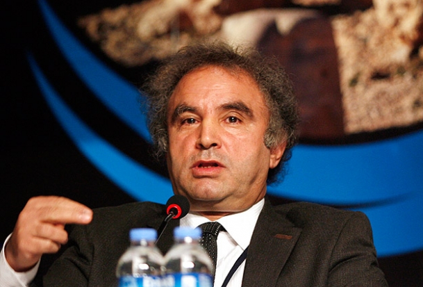 'Yaşayan Diller Enstitüsü' Müdürü HDP'den aday olacak