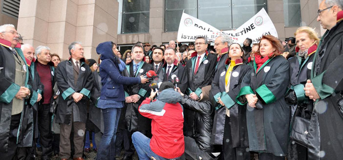 Avukatlardan iç güvenlik paketine karşı adliye nöbeti