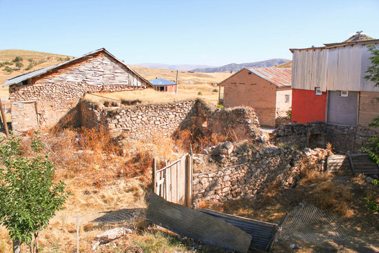 Pokr Armıdan’da bulunan eski bir Ermeni evi.