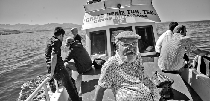 Sesi yıllanmış bir aşuğ