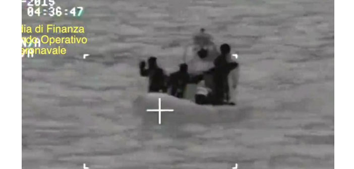 İtalya kıyılarında facia: 700 mülteciyi taşıyan gemi battı