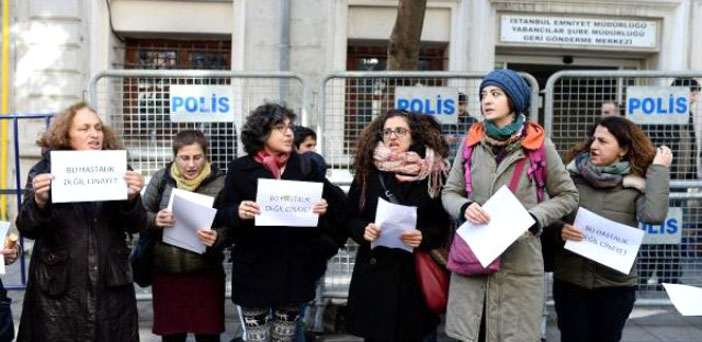 “Hürriyet göçmen kadınlardan özür dilesin”