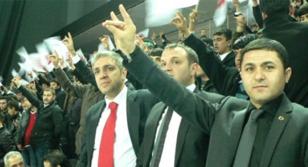 Kars Ülkü Ocakları Başkanı’nın tepkisi papaz kıyafetlerineymiş!