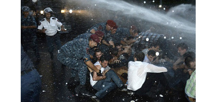 Yerevan elektrik zammına direniyor