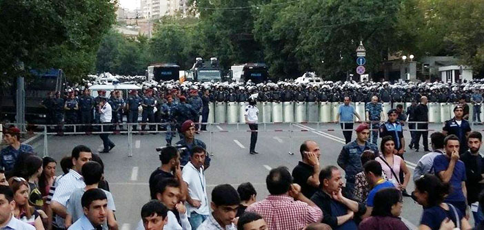 Yerevan direnişinde yol ayrımı