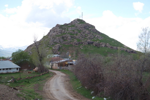 Ünlü Mihr Tapınağı'nın yer aldığı Tercan yakınlarındaki Pekeriç - Çadırkaya (Bagayariç)