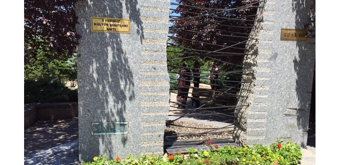 Madımak katliamı kurbanlarının anıt mezarına saldırı