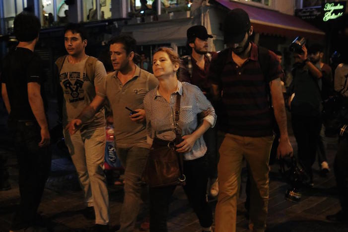 Katliam protestolarına polis müdahalesi