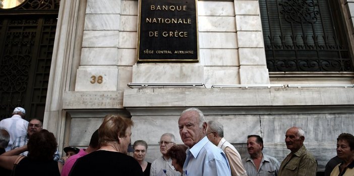 Yunanistan halkı bölündü