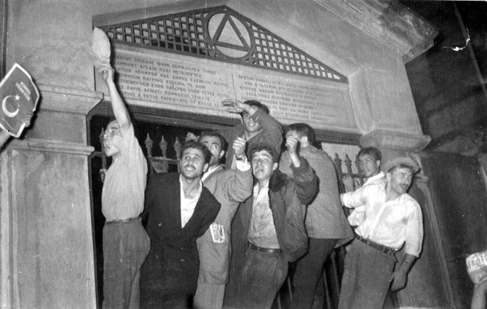 Agos'un Manşeti - Rumlardan Meclis'e 6-7 Eylül çağrısı