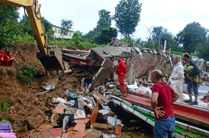 Artvin Hopa’da Sel ve Heyelan: Sekiz Kişi Hayatını Kaybetti