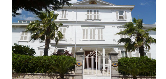 Türkiye Ermenileri Patrikliği’ne taşlı saldırı