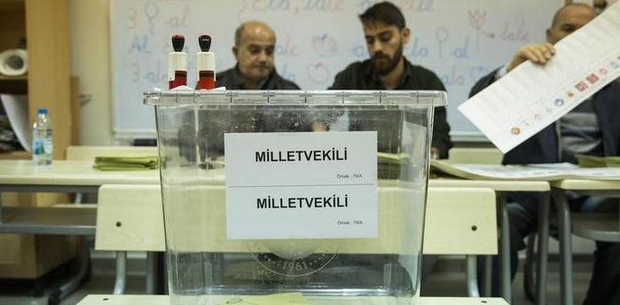 Türkiye tekrar seçiyor: sandıklar kapandı