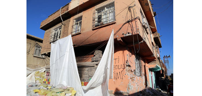 Sur'da 17 saat sonra yeniden sokağa çıkma yasağı