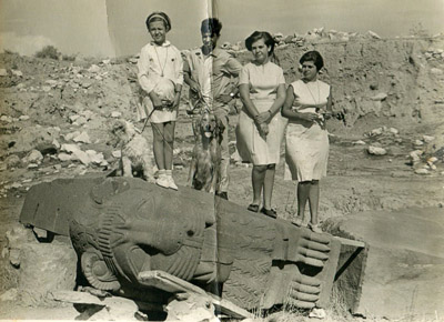 Armen Mazlumyan kız kardeşleriyle