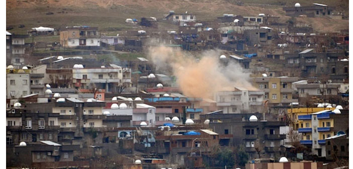 Cizre'de yaralılar hala bekliyor: Ambulanstan önce zırhlı araç girdi