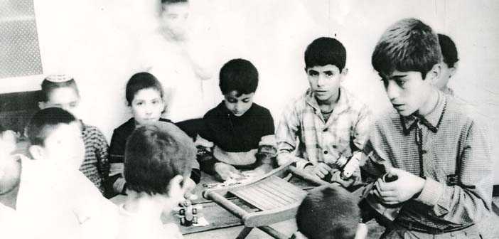 Mezar taşları hayatın kitap kapağı gibidir