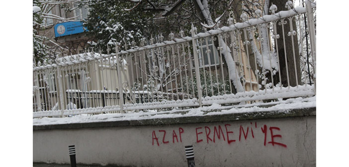 Kalfayan’ın duvarına ırkçı yazı