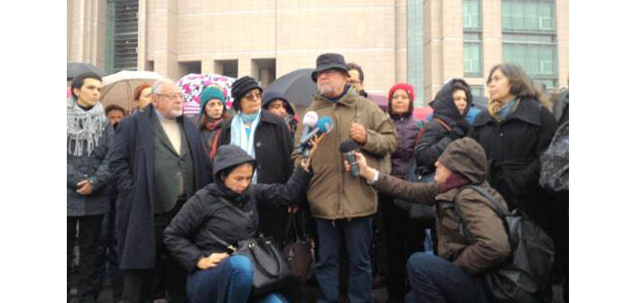 Gözaltına alınan 'Barış İçin Akademisyenler' adliyede