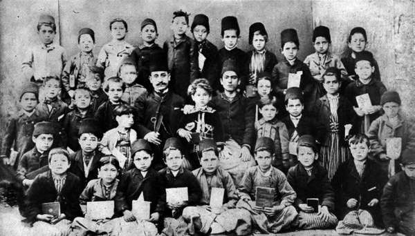 Surp Giragos Kilisesi Okulu'ndan