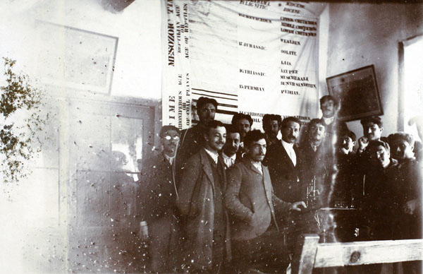 Prof. Manissadjian öğrencileriyle, Merzifon, tarihi bilinmiyor, UCC, ARIT, SALT Araştırma