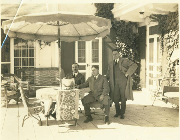 Sol başta Mesrobyan ve birlikte çalıştığı Wardman.