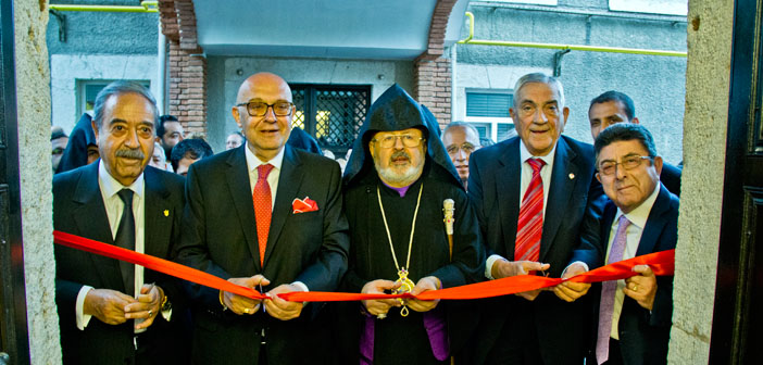 Surp Pırgiç’ten yaşlılara Hampartsum hediyesi