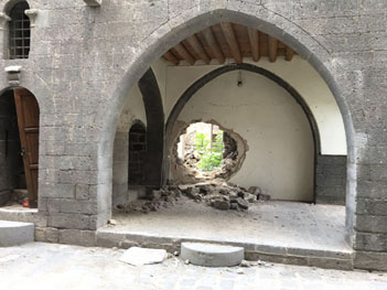 ‘Gâvuru kalmamıştı, şimdi mahallesi de kalmamış’