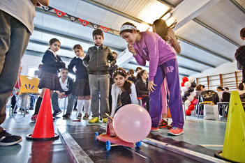 Fen dersi bahane 'balon araba yarışması' şahane