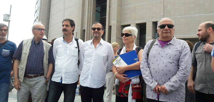 Gazeteciler ifade için adliyede, Savcı yok