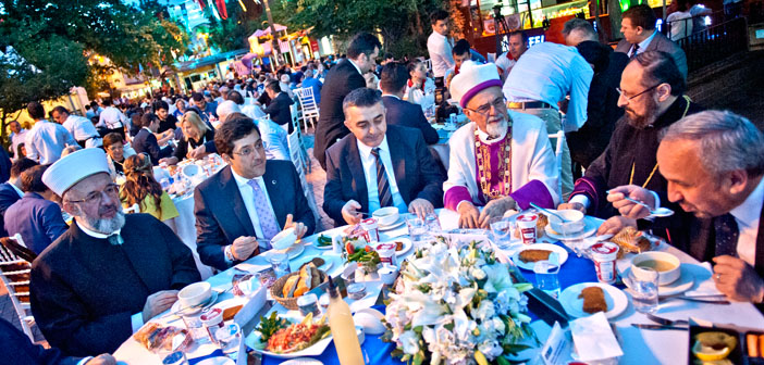 Beşiktaş'taki iftarda ruhanilerden 'barış' mesajı