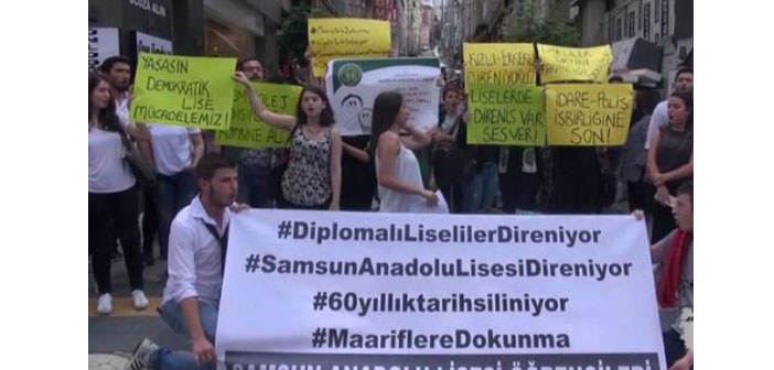 Okullarına polis giren Samsun Anadolu Lisesi öğrencilerinden eylem