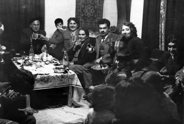 İstanbul’a taşınırken, kutulardaki aile fotoğraflarını diğer eşyalarımla birlikte Toronto’da bıraktım. Bu yazıya, yanımda getirdiğim az sayıda fotoğraf eşlik ediyor.