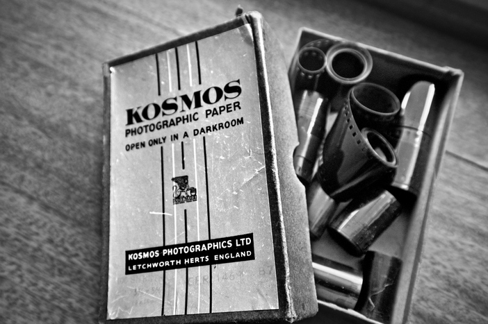 Kodak, babamın ikinci fotoğraf makinesiydi. Ben doğmadan önce, kare şeklinde eski bir portatif fotoğraf makinesi olduğunu söylemişti ama o makineyi hiç görmedim.