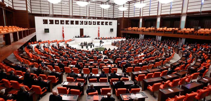 Belediyelere kayyum tasarısı geri çekildi