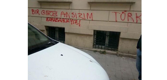 Bomonti İlköğretim Okulu'nun duvarına ırkçı yazı