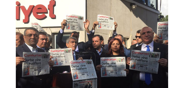 CHP heyeti: Cumhuriyet'in kapanmasına müsaade etmeyeceğiz