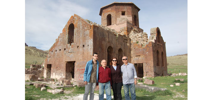 Kayıp memleketin izinde