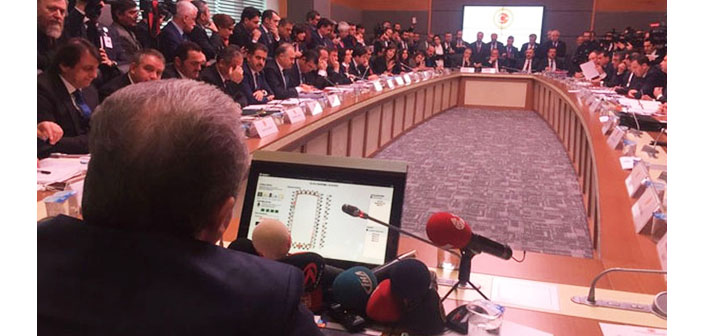 Muhalefetin tepkisine rağmen üç Anayasa maddesi daha kabul edildi