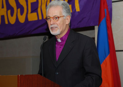 Başepiskopos Aykazian: “Kendimi 1915’te, Suriye, Beyrut, Yunanistan veya Kıbrıs’taki bir Ermeni mülteci kampında yürüyormuş gibi hissettim. 100 yıl sonradaydık ama insanlar aynı insanlardı.”