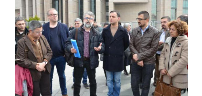 Özgür Gündem davaları: Nesin hakkında yakalama kararı