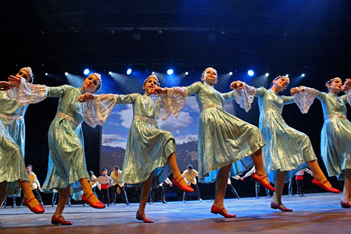 Maral bir kez daha büyüledi