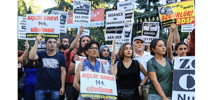 Zorla hastaneye kaldırılan Gülmen ve Özakça için eylem