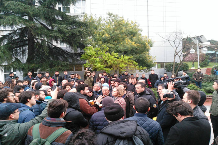 Akademisyenlerden Boğaziçili öğrencilerin gözaltına alınmasını kınayan mektup