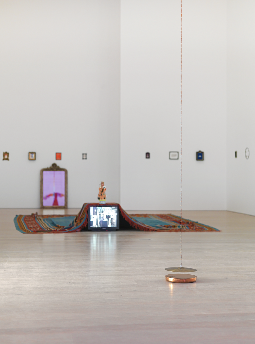 Sergiden görünüm; ön tarafta ‘(Arılara) Çağrı I’